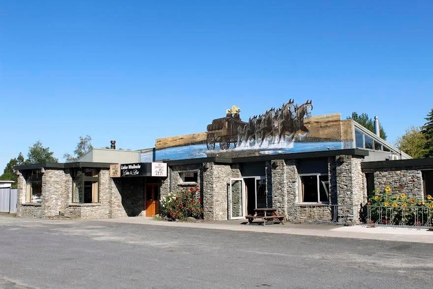 Lake Waihola Tavern exterior
